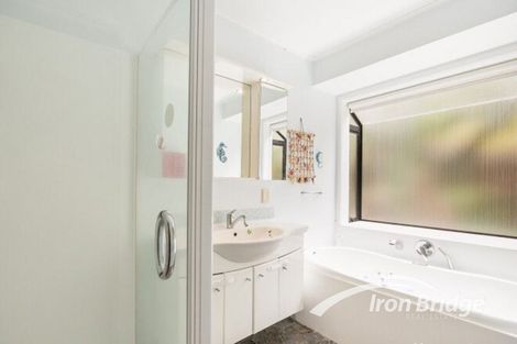 Photo of property in 2/15 Ridgewood Crescent, Birkenhead, Auckland, 0626