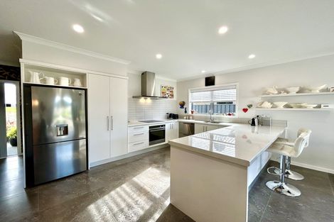 Photo of property in 72 Eriksen Road, Te Awa, Napier, 4110