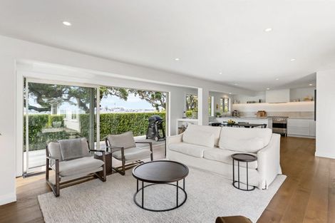 Photo of property in 21 Heath Avenue, Northcote, Auckland, 0627