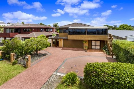 Photo of property in 850 East Coast Road, Oteha, Auckland, 0630
