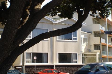 Photo of property in 82 Oriental Parade, Oriental Bay, Wellington, 6011
