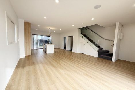 Photo of property in 52a Crestview Rise, Papakura, 2110