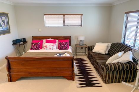 Photo of property in 106 Meadowland Drive, Somerville, Auckland, 2014