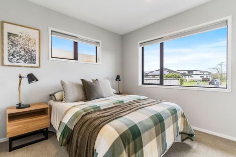 Photo of property in 17 Kahika Grove, Huapai, Kumeu, 0810