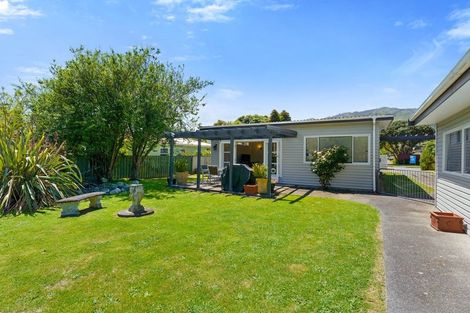 Photo of property in 10 Matai Street, Waikanae, 5036
