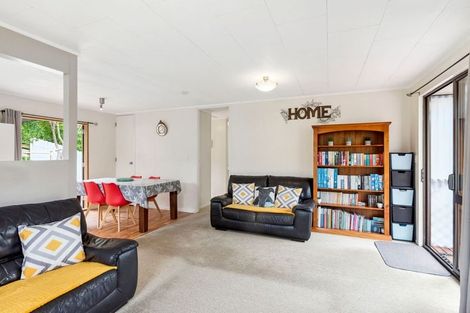 Photo of property in 25 Hookway Grove, Paraparaumu, 5032