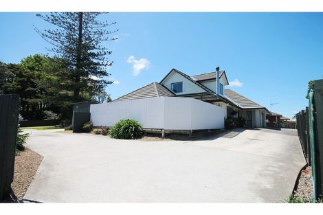 Photo of property in 2 Norm Pellow Drive, Manurewa, Auckland, 2105