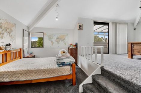 Photo of property in 30 Unsworth Drive, Unsworth Heights, Auckland, 0632