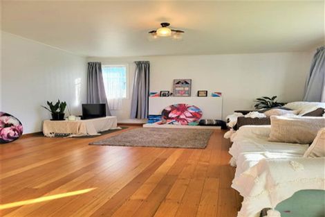 Photo of property in 4 Pomelo Road, Te Atatu South, Auckland, 0610