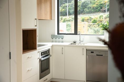 Photo of property in 92 Ara Paiwhenua, Tawa, Wellington, 5028