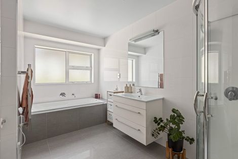 Photo of property in 52 Beachwood Drive, Hatfields Beach, Orewa, 0931