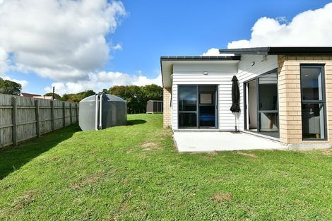 Photo of property in 16 Taupata Lane, Helensville, 0800