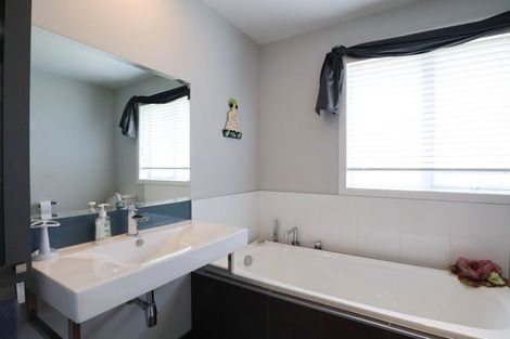 Photo of property in 1/88 Pah Road, Cockle Bay, Auckland, 2014