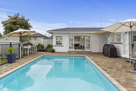 Photo of property in 85 Glenmore Road, Sunnyhills, Auckland, 2010