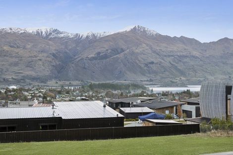 Photo of property in 3 Akitu Rise, Wanaka, 9305