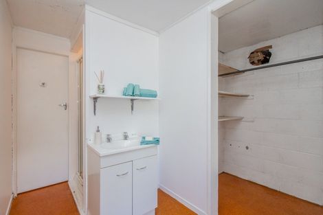 Photo of property in 30 Mountain Road, Western Heights, Rotorua, 3015