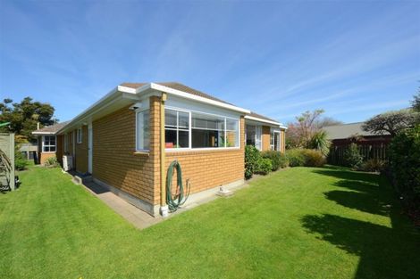 Photo of property in 2 Broadfell Avenue, Avonhead, Christchurch, 8042