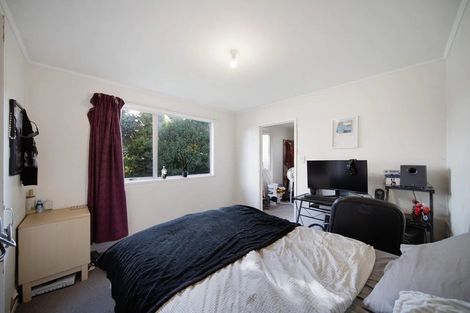 Photo of property in 28 Hinton Place, Weymouth, Auckland, 2103