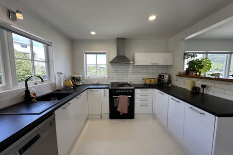 Photo of property in 24a Parklands Drive, Karori, Wellington, 6012