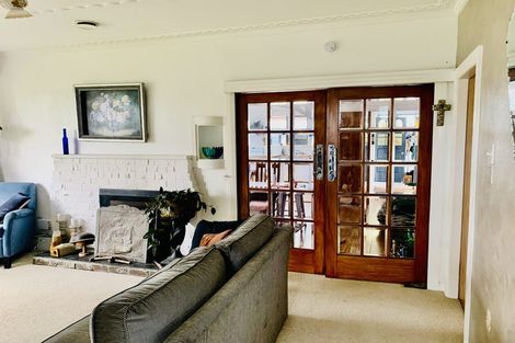 Photo of property in 69 Domett Street, Opunake, 4616