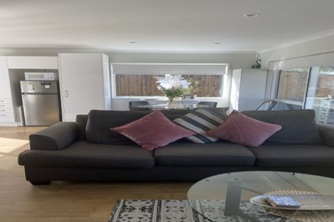 Photo of property in 24 Rewarewa Road, Te Atatu Peninsula, Auckland, 0610