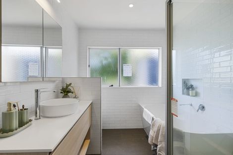 Photo of property in 16 Whitford Road, Howick, Auckland, 2014