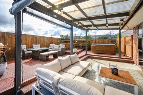 Photo of property in 7 Medallion Court, Kelvin Grove, Palmerston North, 4414