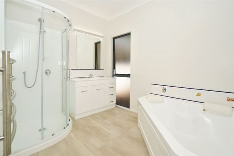 Photo of property in 11 Guernsey Place, Grandview Heights, Hamilton, 3200