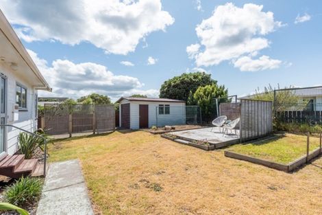 Photo of property in 40 Norfolk Crescent, Otaki Beach, Otaki, 5512