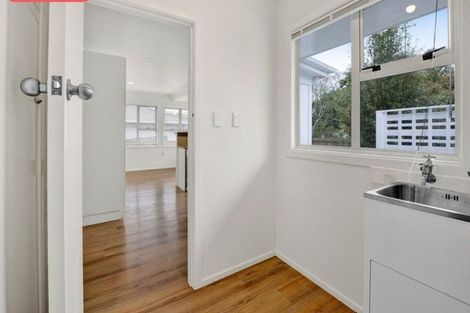 Photo of property in 5 Nikau Street, Inglewood, 4330