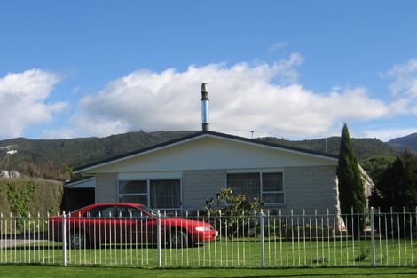 Photo of property in 40 Lyon Street, Featherston, 5710