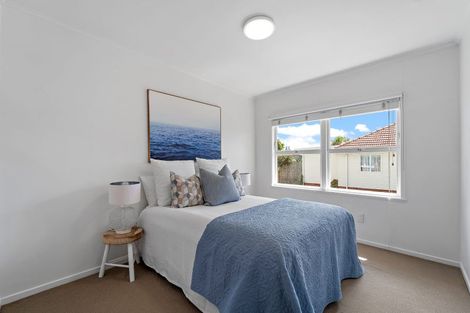 Photo of property in 1/49 Shakespeare Road, Milford, Auckland, 0620