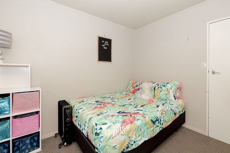 Photo of property in 19 Halswell Crescent, Westbrook, Palmerston North, 4412
