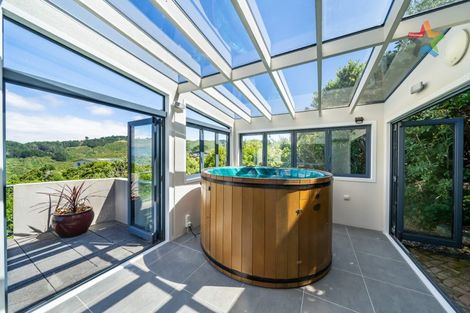 Photo of property in 7 Green Park Lane, Korokoro, Lower Hutt, 5012