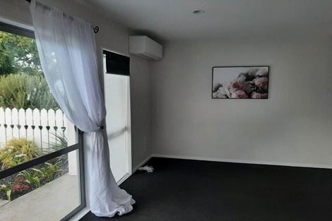Photo of property in 1/3 Hulme Place, Henderson, Auckland, 0612