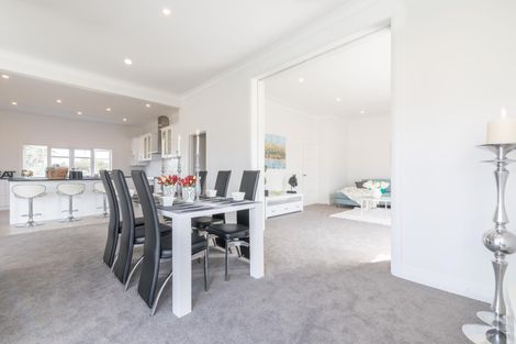 Photo of property in 21 Grove Way, Riverhead, 0820