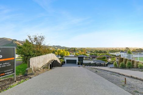Photo of property in 68 Kakariki Grove, Waikanae, 5036