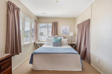 Photo of property in 20 Ward Crescent, Te Atatu Peninsula, Auckland, 0610