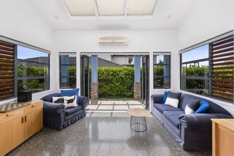 Photo of property in 17 Scarlet Oak Drive, Schnapper Rock, Auckland, 0632