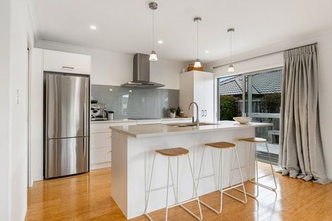 Photo of property in 3 Madden Avenue, Kumeu, 0810