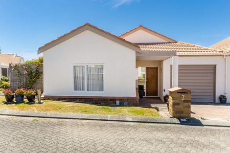 Photo of property in 3 Lakeside Villas, Whitby, Porirua, 5024