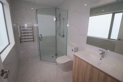 Photo of property in 2b Crystal Avenue, Te Atatu South, Auckland, 0602