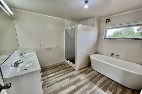 Photo of property in 232 Vipond Road, Stanmore Bay, Whangaparaoa, 0932