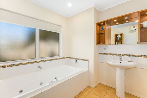 Photo of property in 4 Petrel Lane, Whitby, Porirua, 5024