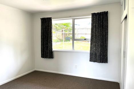 Photo of property in 32 Roick Parade, Glen Eden, Auckland, 0602