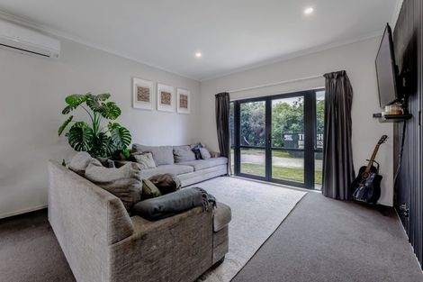 Photo of property in 85 Becker Drive, Weymouth, Auckland, 2103