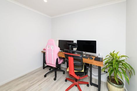 Photo of property in 55 Vaucluse Heights, Fitzherbert, Palmerston North, 4410