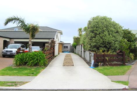 Photo of property in 2/85 Alec Craig Way, Gulf Harbour, Whangaparaoa, 0930