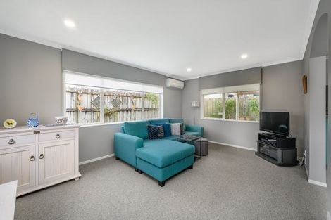 Photo of property in 86 Bob Charles Drive, Golflands, Auckland, 2013