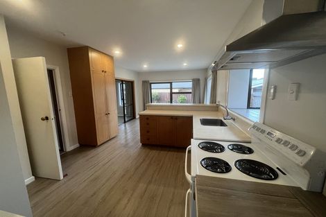 Photo of property in 32 Avonhead Road, Avonhead, Christchurch, 8042